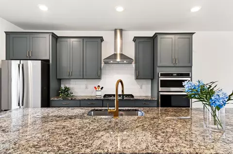 406 Clementine Dr, Cary, NC 27519