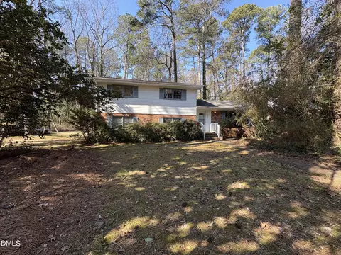 824 Ravenwood Dr, Raleigh, NC 27606