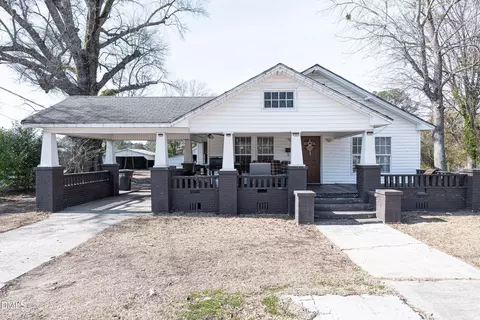 807 N Pollock St, Selma, NC 27576