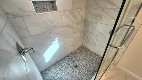 Bath - 910 Ruby St, Durham, NC 27704 photo 4 of 4
