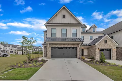 81 Paperwhite Pl #213, Clayton, NC 27527