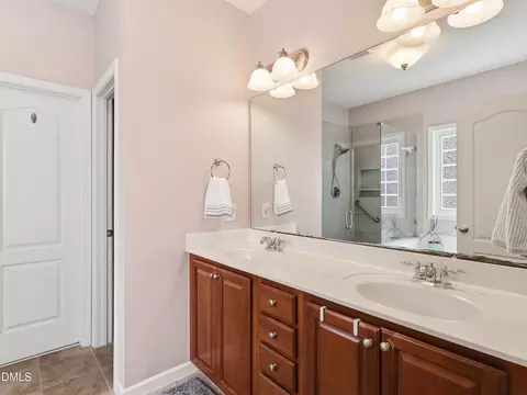Bath - 9108 Linslade Way, Wake Forest, NC 27587 photo 2 of 4