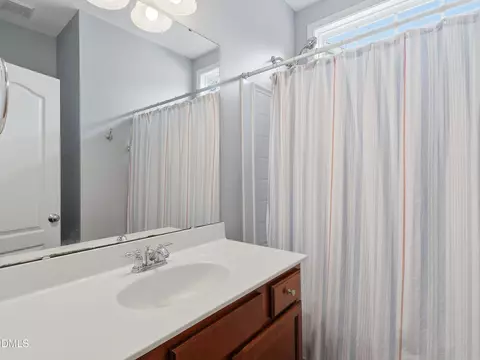 Bath - 9108 Linslade Way, Wake Forest, NC 27587 photo 3 of 4