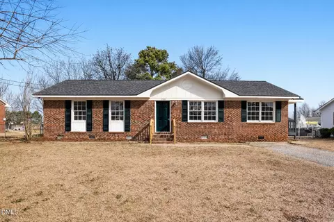 1120 W Pope St, Benson, NC 27504