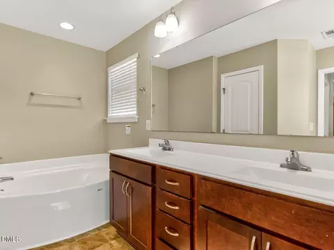 Bath - 8 Solstice Ln, Garner, NC 27529 photo 3 of 4