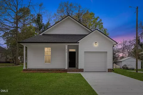 271 Mcneil Cir, Dunn, NC 28334