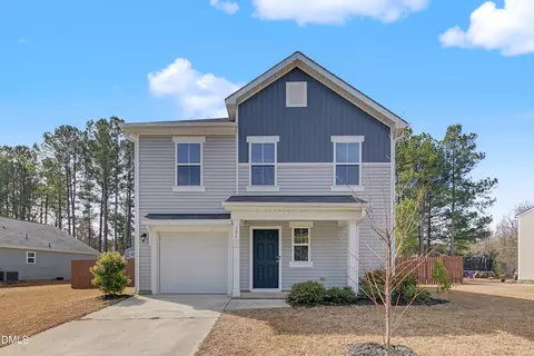 506 Old Salem Dr, Spring Lake, NC 28390