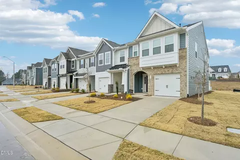 949 Kensley Grove Ln, Fuquay Varina, NC 27526
