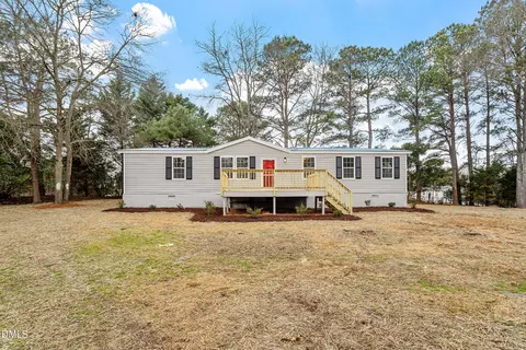 121 Countrywood Dr, Fuquay Varina, NC 27526