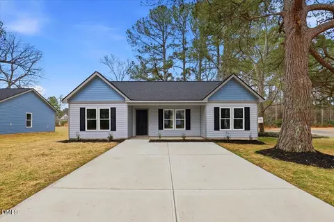 104 E Pope Ave, Kenly, NC 27542