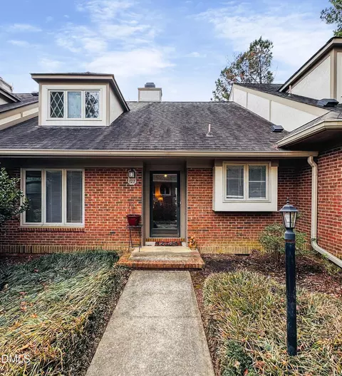 127 Essex Dr, Chapel Hill, NC 27514