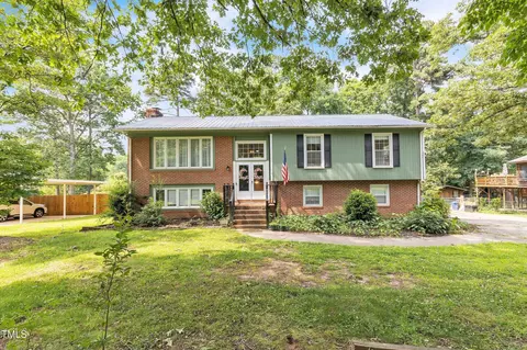 2712 Pebblebrook Dr, Sanford, NC 27330
