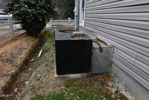 Exterior - 405 E Cole St, Dunn, NC 28334 photo 9 of 9