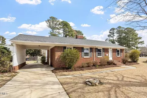 606 W Harnett St, Benson, NC 27504