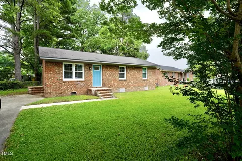 712 Boston Ave, Washington, NC 27889