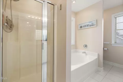 Bath - 320 Stone Monument Dr, Wake Forest, NC 27587 photo 3 of 4