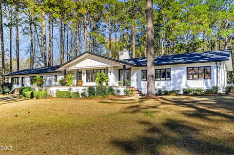 177 Cross Country Ln, Southern Pines, NC 28387