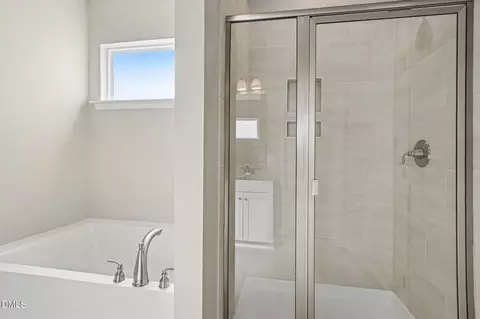 Bath - 337 Avery Meadows Dr, Smithfield, NC 27577 photo 2 of 4
