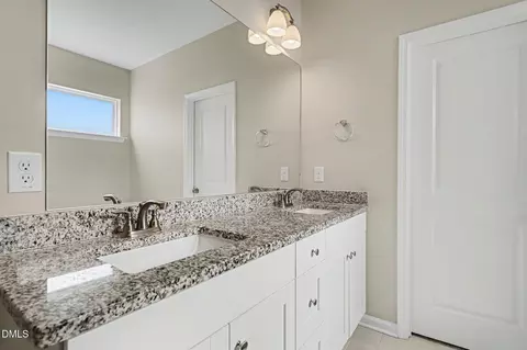 Bath - 337 Avery Meadows Dr, Smithfield, NC 27577 photo 3 of 4