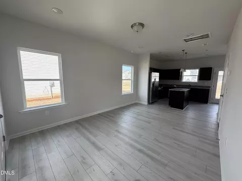 233 Courtside Dr, Dunn, NC 28334 photo 2