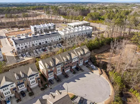 View/Area - 4033 Robious Ct, Cary, NC 27519 photo 3 of 11