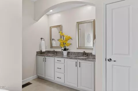 Bath - 4033 Robious Ct, Cary, NC 27519 photo 4 of 7