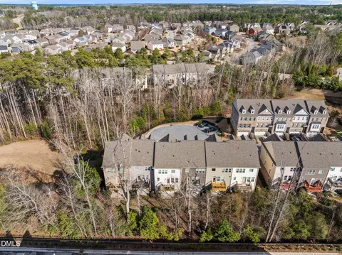 View/Area - 4033 Robious Ct, Cary, NC 27519 photo 5 of 11