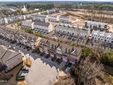 View/Area - 4033 Robious Ct, Cary, NC 27519 photo 6 of 11