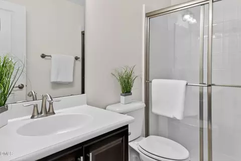 Bath - 4033 Robious Ct, Cary, NC 27519 photo 2 of 7