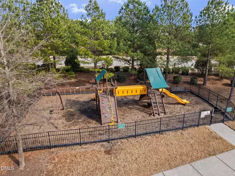 View/Area - 4033 Robious Ct, Cary, NC 27519 photo 9 of 11