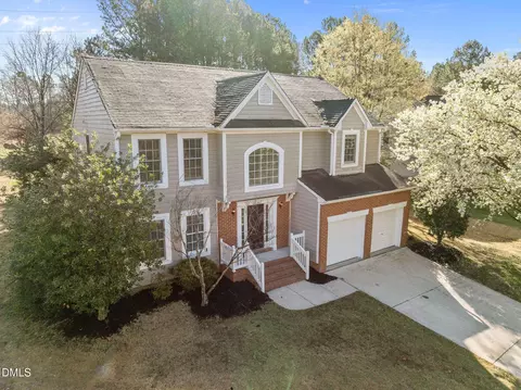 601 Crossing Dr, Durham, NC 27703 photo 4