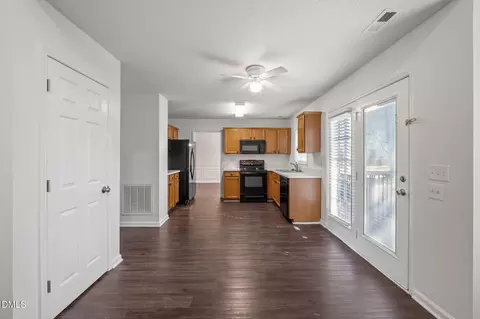 601 Crossing Dr, Durham, NC 27703 photo 16