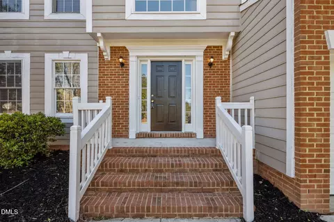 601 Crossing Dr, Durham, NC 27703 photo 7