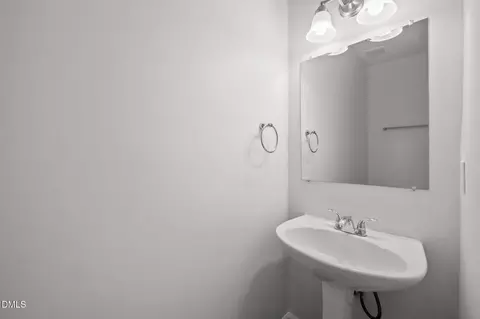 601 Crossing Dr, Durham, NC 27703 photo 7