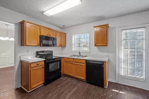 601 Crossing Dr, Durham, NC 27703 photo 13