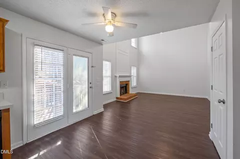 601 Crossing Dr, Durham, NC 27703 photo 15