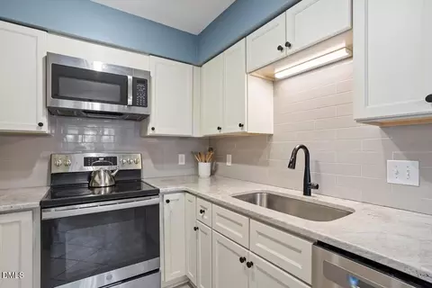 1008 Oak Lake Ct, Raleigh, NC 27606