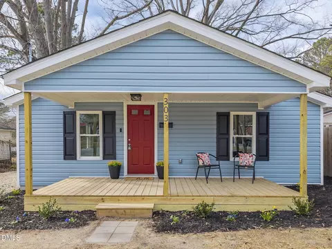 303 Graves St, Selma, NC 27576