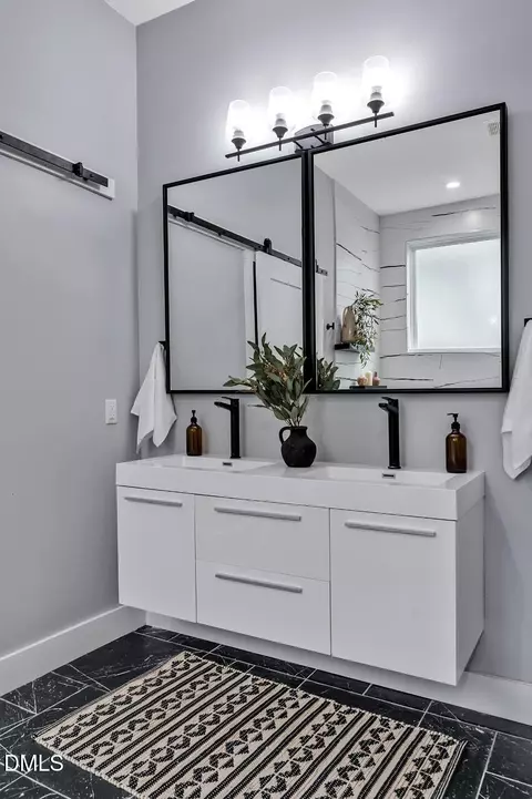 Bath - 805 Drew St, Durham, NC 27701 photo 4 of 7