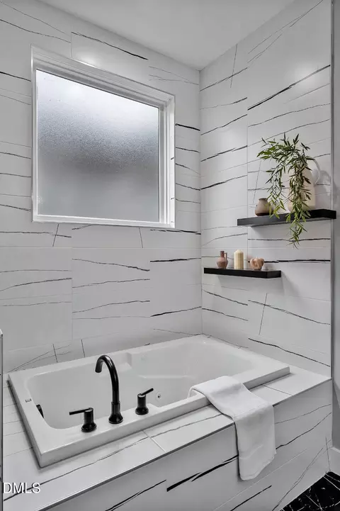 Bath - 805 Drew St, Durham, NC 27701 photo 5 of 7