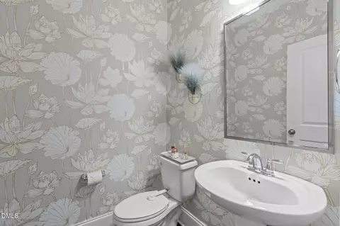Bath - 4144 Olde Judd Dr, Willow Spring, NC 27592 photo 3 of 5