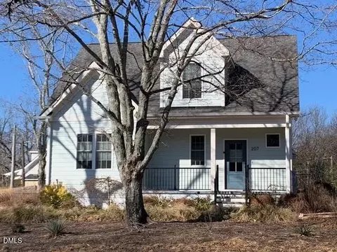 207 N Nash St, Hillsborough, NC 27278