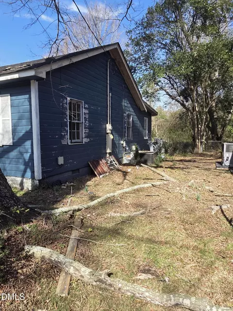Exterior - 207 E Maple St, Mount Olive, NC 28365 photo 2 of 2
