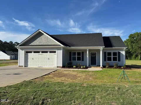 102 Lynn Ln, Selma, NC 27576