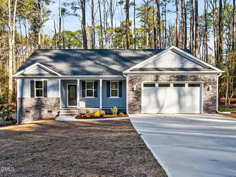 1099 Woodridge Trl, Sanford, NC 27332