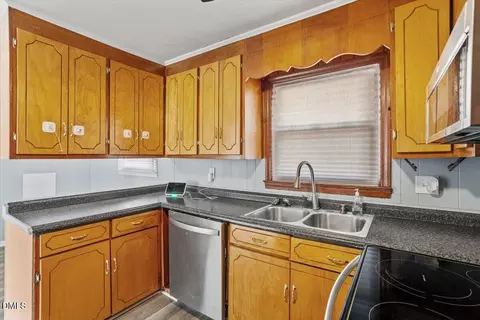 Kitchen - 3859 Bunnlevel Erwin Rd, Erwin, NC 28339 photo 4 of 4