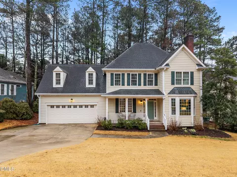 102 Parkroyale Ln, Cary, NC 27519