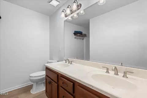 Bath - 3201 Venus Dr, Durham, NC 27703 photo 3 of 4