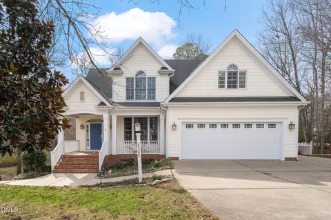 2300 Forestbluff Dr, Fuquay Varina, NC 27526