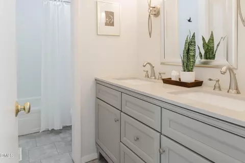 Bath - 124 Wicklow Ln, Durham, NC 27713 photo 2 of 3